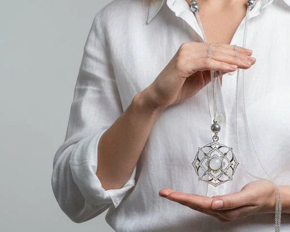 White Lotus Necklace My store