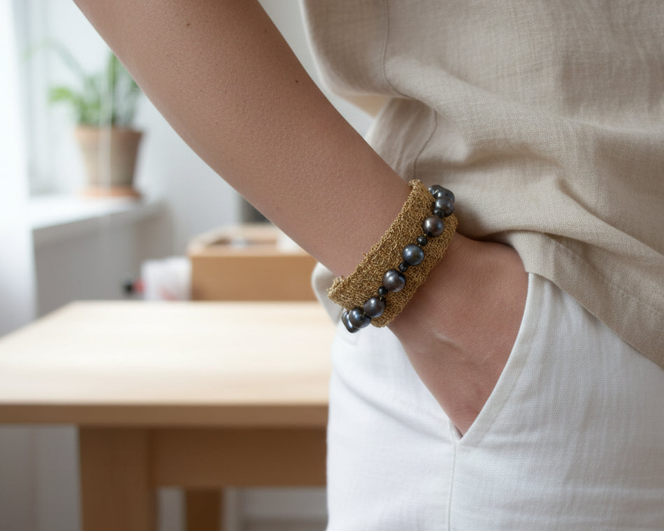 Embroidered gold and grey pearl bracelet Asimico